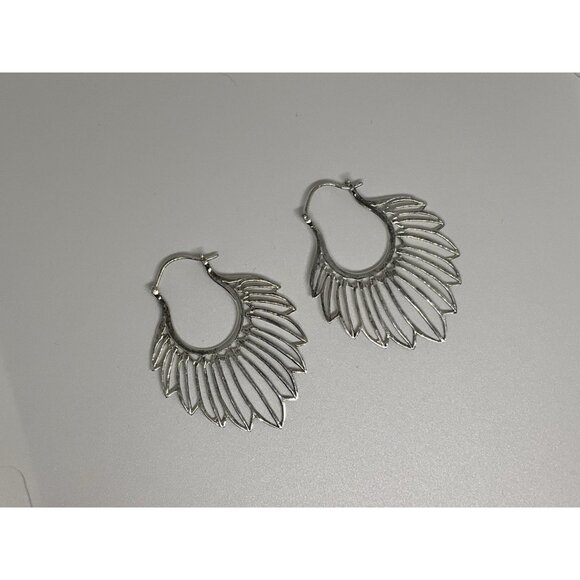 Silver Plated Traced Feather Hope Earrings Delicate Vintage Jewelry - Picture 5 of 7